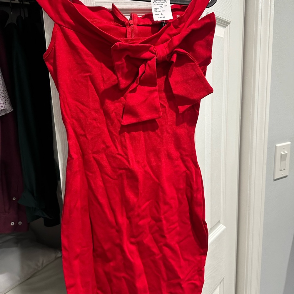 NWT Windsor off the shoulder Red bow Dress